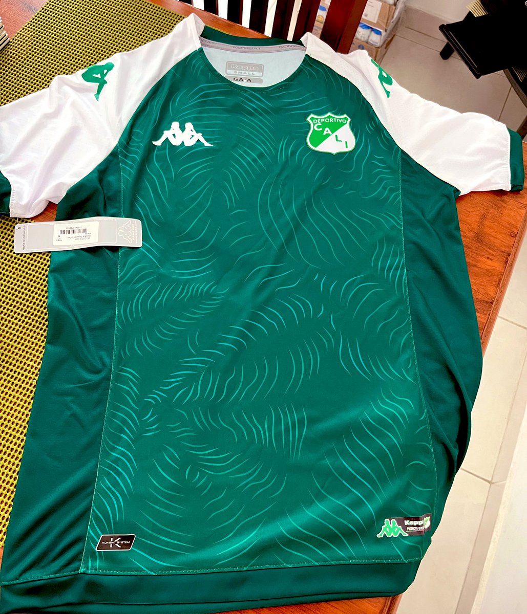 davidpechene04's tweet photo. Ahora si, con nueva piel ⚽️💚@AsoDeporCali
#KappaSport #Kappa #DeportivoCali #kappacol #VamosCali https://t.co/yKlYdXDuii