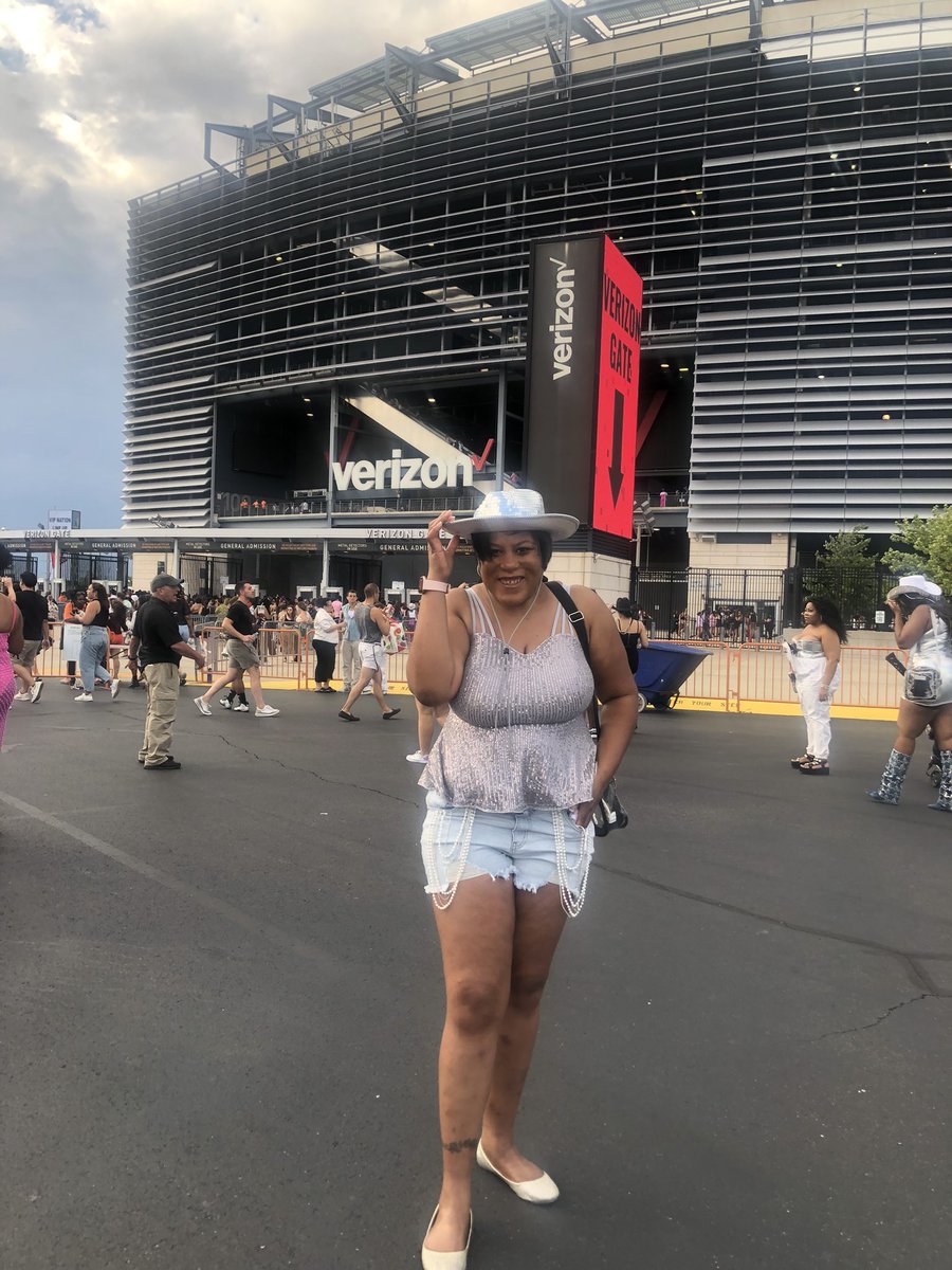 JMack9's tweet photo. BeyDay was amazing. #MetLife #Beyonce #RENAISSANCEWorldTour https://t.co/VZZzn4tahy