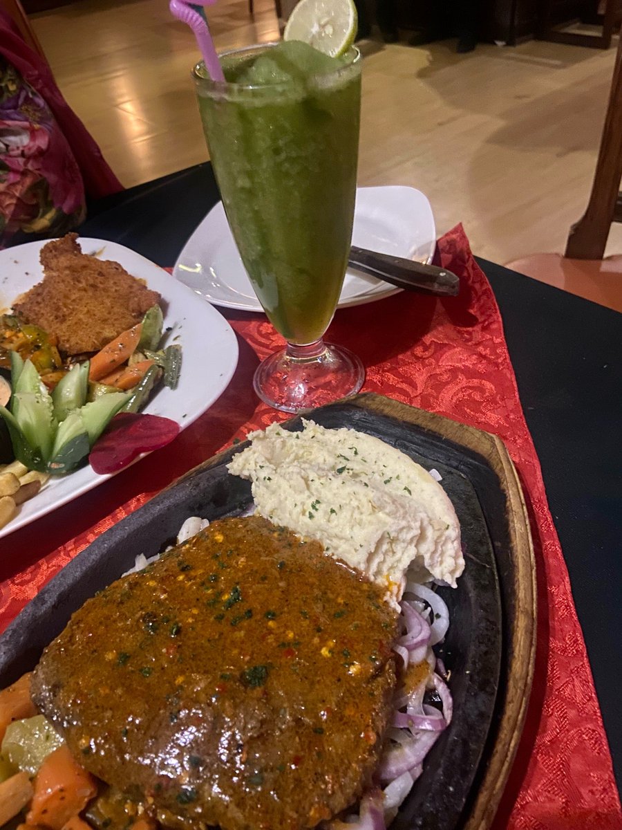 TheSanaK's tweet photo. ..’Is It Still July..?’🫰
#withbae #friendshipdayspecial #monday #JulyDiaries ✨ (@ Ox & Grill in Lahore, Punjab w/ @amokibaatein) https://t.co/UreB7R2l8S https://t.co/SDYpxyxzEb