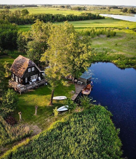 funnyfail221's tweet photo. Great Cabin https://t.co/EwUfKr8ZK8