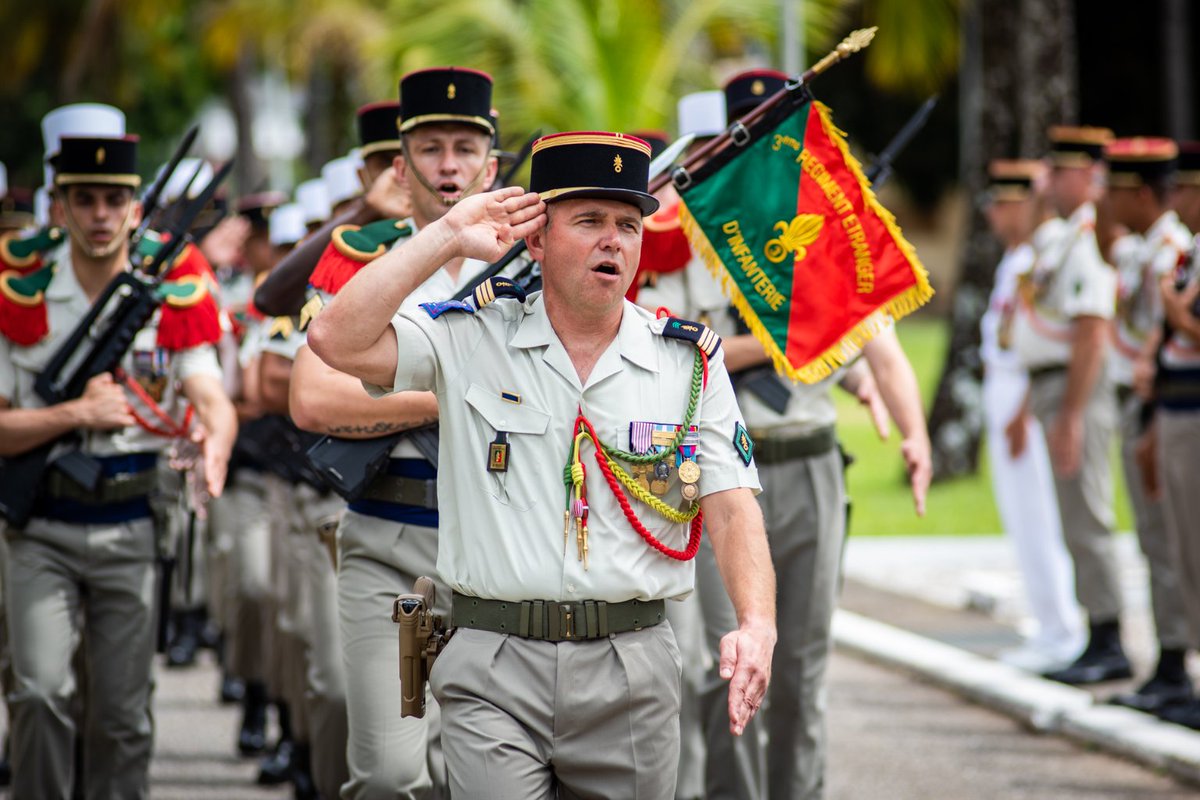 Chefdecorps3REI's tweet image. Le 24 juillet, le capitaine Istvan a rendu le fanion de la compagnie de commandement et du soutien du #3REI dont le commandement est désormais assuré par le capitaine Mikhaïl.
Bonne continuation au capitaine Istvan qui rejoint le #1RE.