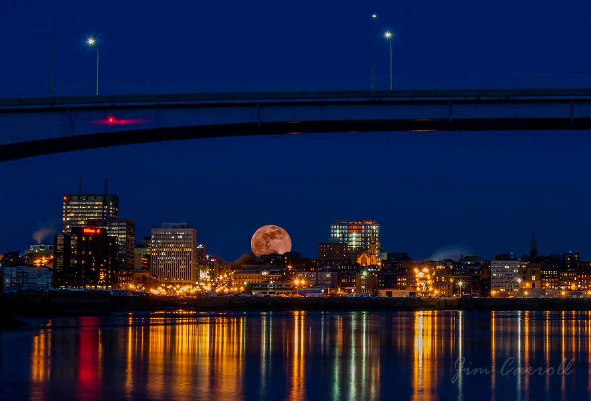 Will tomorrow's Full Sturgeon Moon be a Blue Moon? Read more about the confusion in today's Cindy Says: cindyday.ca #fullmoon #BLUEMOON