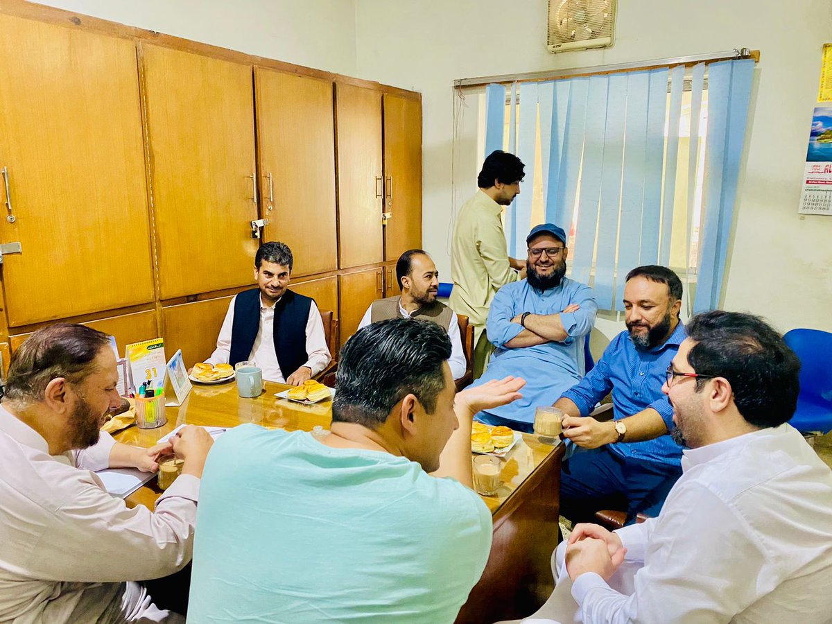 talhaatareen's tweet image. Enjoying tea break in my office in honor of the external examiner Dr. Fahim Anwar sb who took time from his busy schedule and accepted my invitation to come as an external examiner for the #OperativeDentistry supplementary exam.