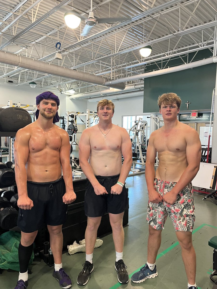 Tight end Moment at Strake Jesuit—aka the tight end factory #tightendhigh #businessonly #dangerous @thomasgordon87 @thomas_jewett