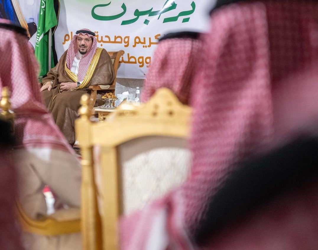 alhawamlah's tweet image. سمو أمير القصيم يزور مركز البسيتين ويلتقي بأهالي المركز 
وكان في إستقبال سموه 
الشيخ / خالد بن كساب بن رديني بن مشلوط 
رئيس مركز البسيتين وعدد من الاهالي