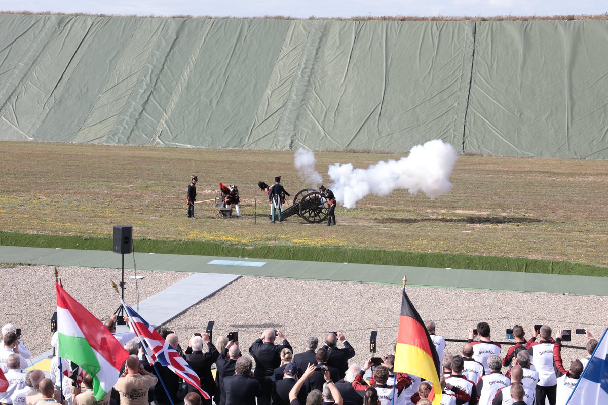 tir_ff's tweet photo. Ce soir, s’est déroulée la cérémonie d’ouverture du 19e championnat d’Europe #MLAIC Armes anciennes ! 🇪🇺
Dès demain, la compétition commencera pour les 250 tireurs présents au #CNTS
ℹ️ Toute l’actu sur le site fédéral
https://t.co/j6TYlm2dnm https://t.co/GAXgn4FYr0