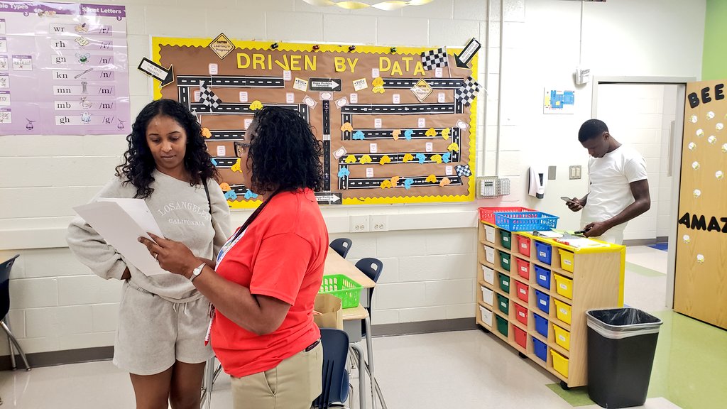 apsBAMOAcademy's tweet photo. #BAMOEagles family #OpenHouse23 was a success! @apsupdate @Robinviews @AP_Holloman @MariaAScott24 https://t.co/yzjv0HO5jz