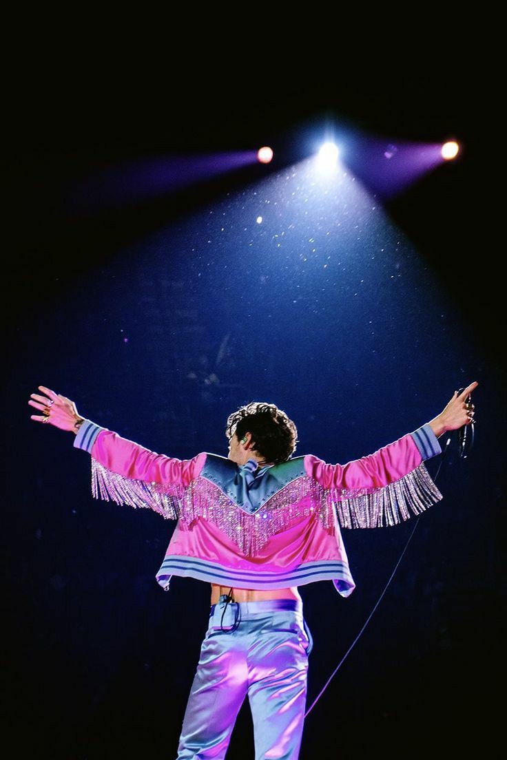 iamyolarivas's tweet photo. Harry Styles donó más de $6.5 millones a organizaciones benéficas con su Love On Tour. ✨ https://t.co/JMBlJVJb66