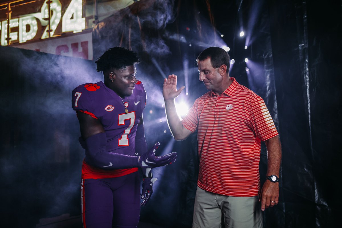 thebradleyshaw's tweet photo. After a great visit, I am blessed to have earned an offer from @ClemsonFB! https://t.co/OHDMTvY1uR