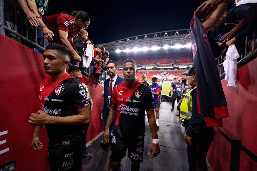 Primer objetivo cumplido , vamos la academia ❤️🖤