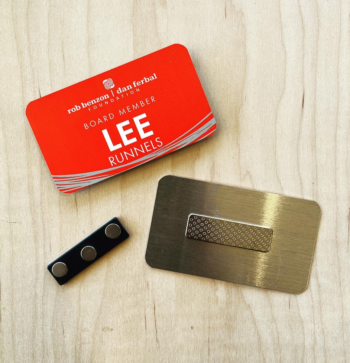 inscriptu's tweet image. Looking for a quick and reliable way to create name badges for professional events, meetings, trade show and reunions?

Look no further, our custom ID badges offer a secure pin or magnetic back that guarantees no-snag placement and a full color option for design freedom.