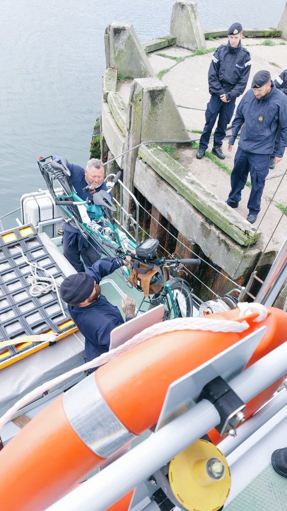 HMS CHARGER tweet media