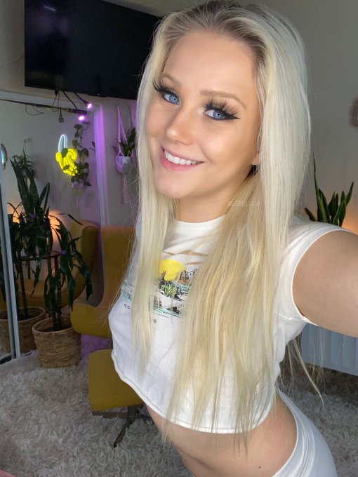 I&rsquo;m online let&rsquo;s have some fun 😉 https://t.co/S7nKPUc9e3