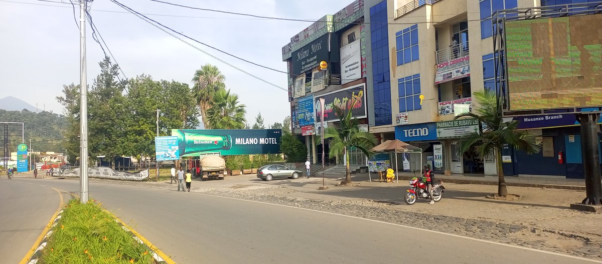 _Toussaint_3's tweet photo. DIGITAL TRONIX &amp; @4gNetpro
Rubyiruko #RwOT cyane cyane abiyumvamo marketing muri mu kiruhuko muze kuri Digital Tronix Musanze kuri Milano, tubahe 4G internet y'ubuntu, tunarebe uburyo utwo tuntu mwita duto social media yatubera umukiriya mukuru (problem solving for earnings) https://t.co/xz18xk0ny0