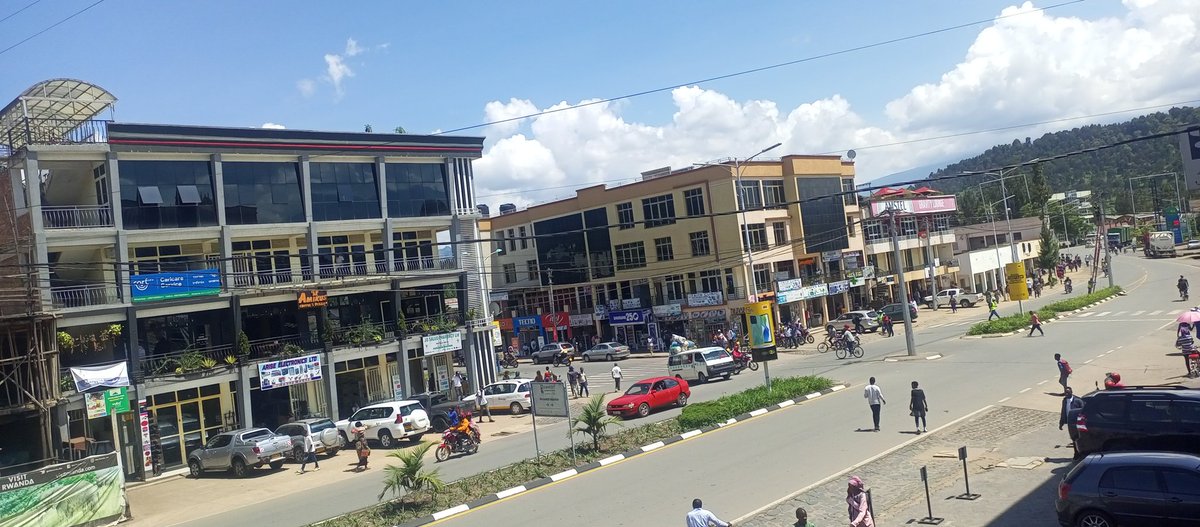 _Toussaint_3's tweet photo. DIGITAL TRONIX &amp; @4gNetpro
Rubyiruko #RwOT cyane cyane abiyumvamo marketing muri mu kiruhuko muze kuri Digital Tronix Musanze kuri Milano, tubahe 4G internet y'ubuntu, tunarebe uburyo utwo tuntu mwita duto social media yatubera umukiriya mukuru (problem solving for earnings) https://t.co/xz18xk0ny0