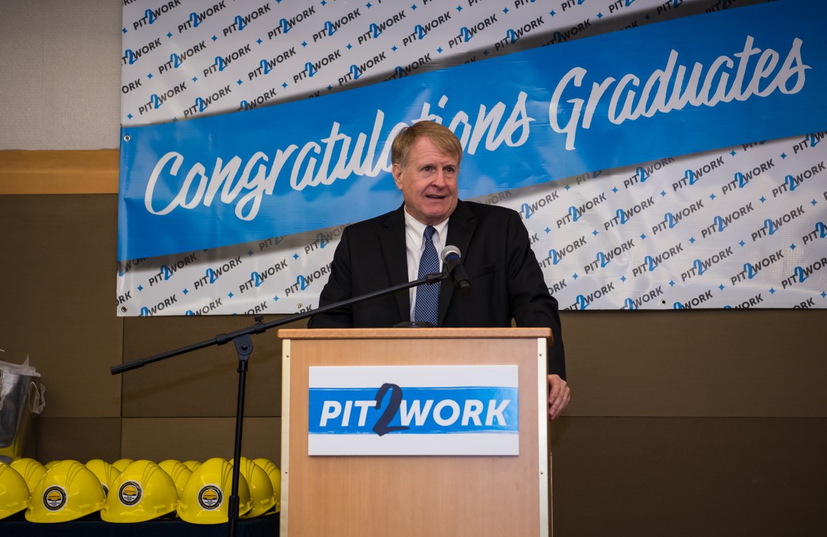 ACE_Innamorato's tweet photo. A recent visit from @FLOTUS @SecretaryPete & @USDOL Acting Sec Su highlighted @pitairport #PIT2Work, an innovative program focused on opportunities for those who are underrepresented in our workforce. It was my pleasure to speak at the graduation of the first cohort of 12. https://t.co/XcgEDl1E2y