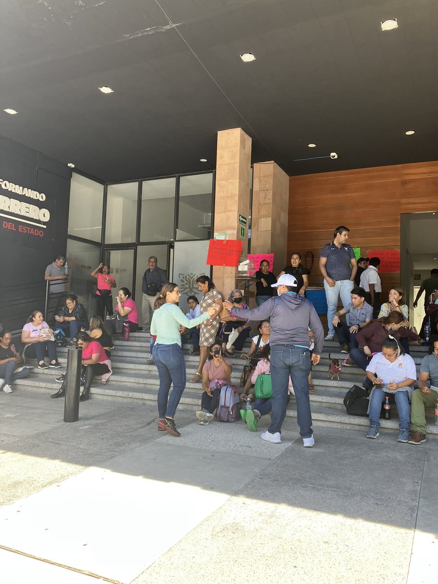 cebyz's tweet photo. #PagoSeguroInstitucional

Familiares de fallecidos en el 2021 del Sector Salud Guerrero exigimos el pago del seguro institucional
@EvelynSalgadoP su apoyo para pronta solución. https://t.co/PtggFK3BVr