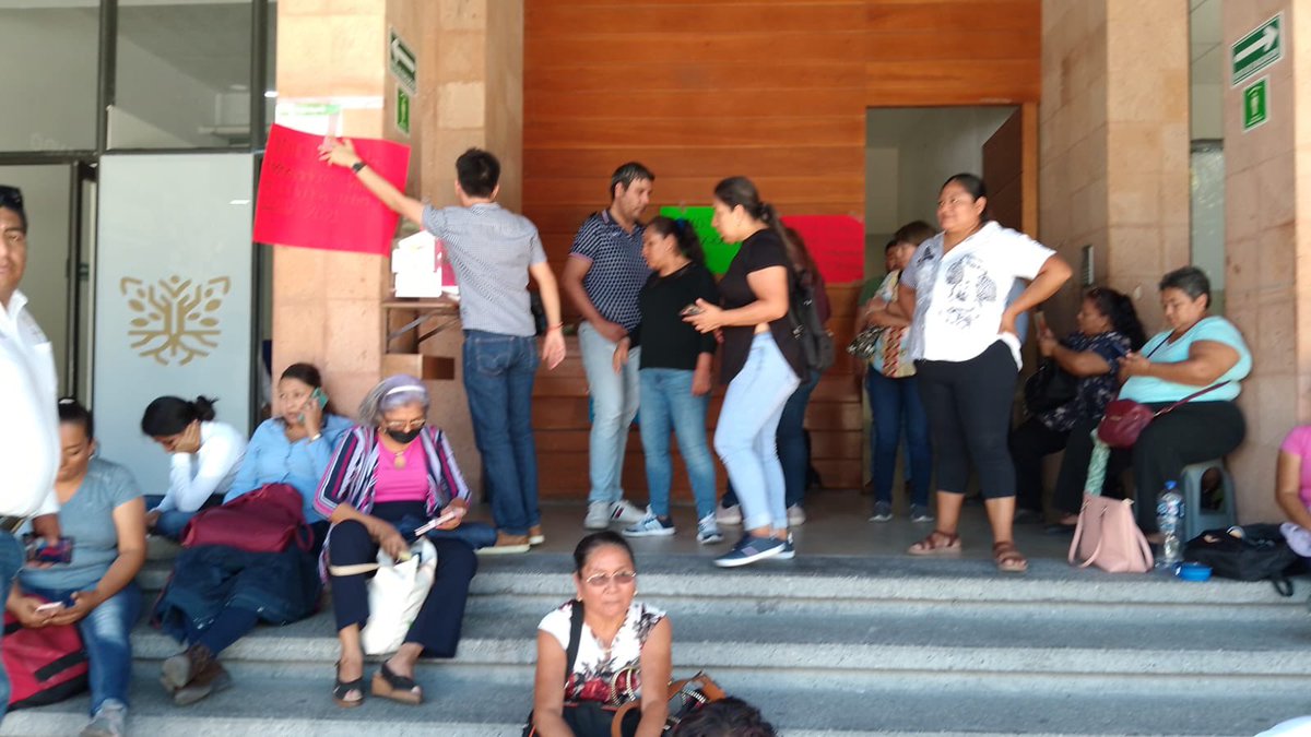 cebyz's tweet photo. #PagoSeguroInstitucional

Familiares de fallecidos en el 2021 del Sector Salud Guerrero exigimos el pago del seguro institucional
@EvelynSalgadoP su apoyo para pronta solución. https://t.co/PtggFK3BVr