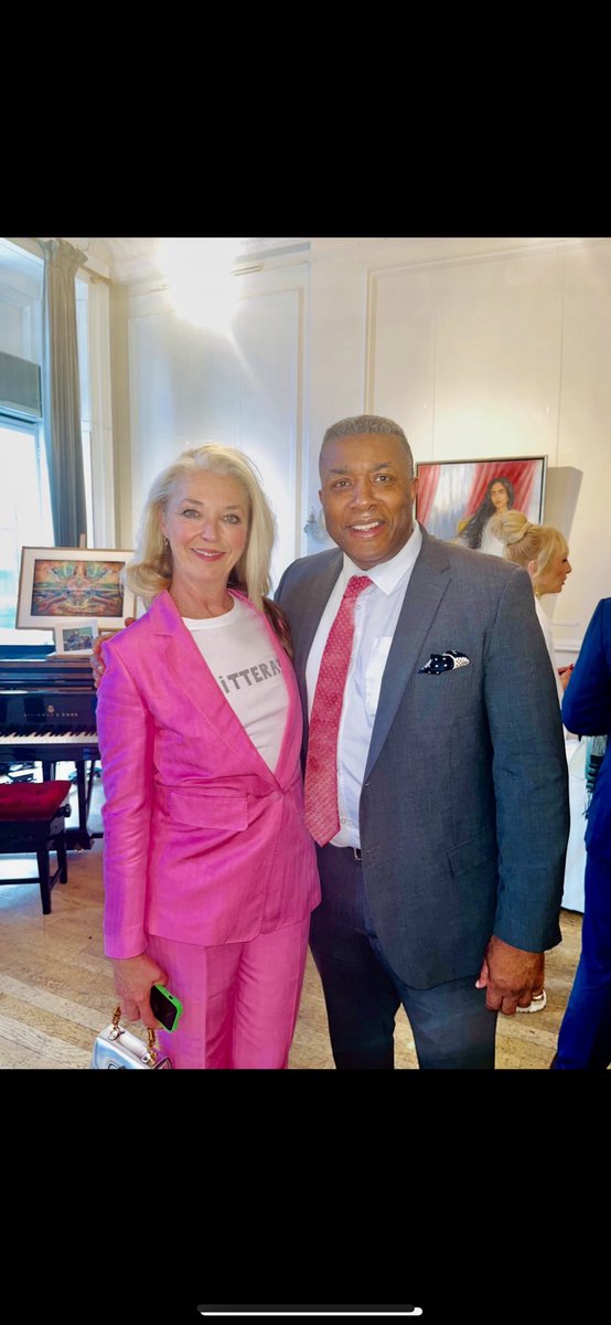 nnikeazor's tweet image. It was fantastic to see the glorious @Tamara_Beckwith still looking as stunning as ever at the London Launch last month of the splendid art book Diving The Human by our amazing @AlexanderNewley. It was a beautiful event