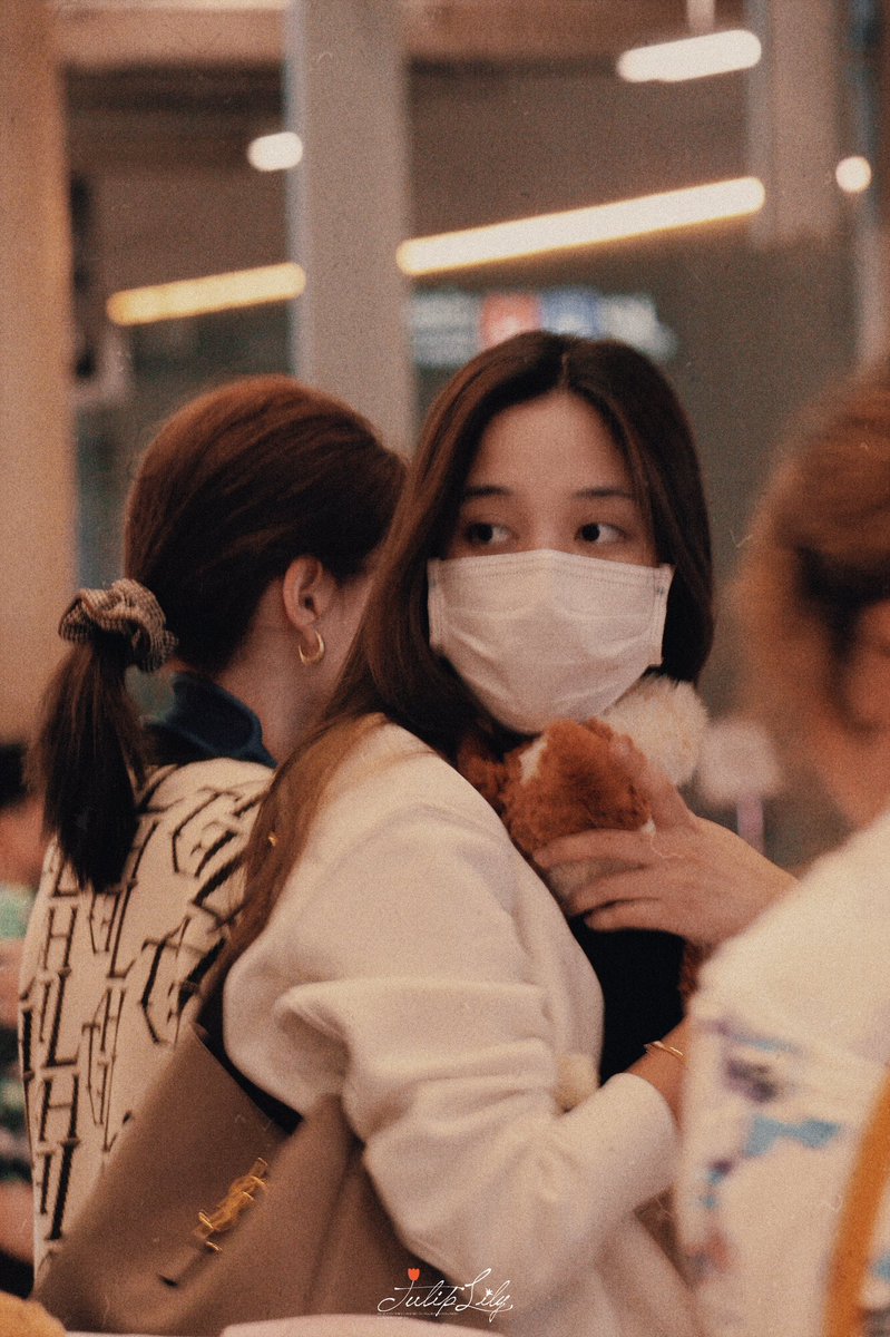 freen_brainrot's tweet photo. no more rainy days for my precious girl please🥺 

#srchafreen https://t.co/fI3cT5M0j9