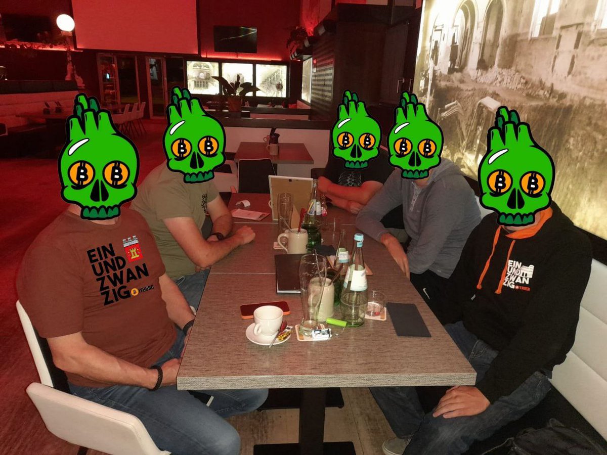 Am Sonntag, 30.07.2023 fand das 3. #Einundzwanzig #Bitburg #Meetup statt. Es war wieder ein sehr schöner, kurzweiliger Abend. Zeitweise hatten wir noch zwei Gäste, die vor der Aufnahme des Fotos schon abgereist waren. Essen war gut, Gesichtsfarbe hat nix damit zu tun 😃.