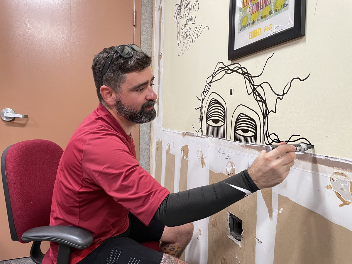 Welcome to the <a href="/WLRNSundial/">WLRN Sundial</a> Buddy Wall to the OG Miami artist <a href="/AHOLSNIFFSGLUE/">AholSniffsGlue</a>! The podcast episode will be threaded below soon! Click follow on your podcast app to get it when it goes live today. 

Listen: podcasts.apple.com/us/podcast/sun…