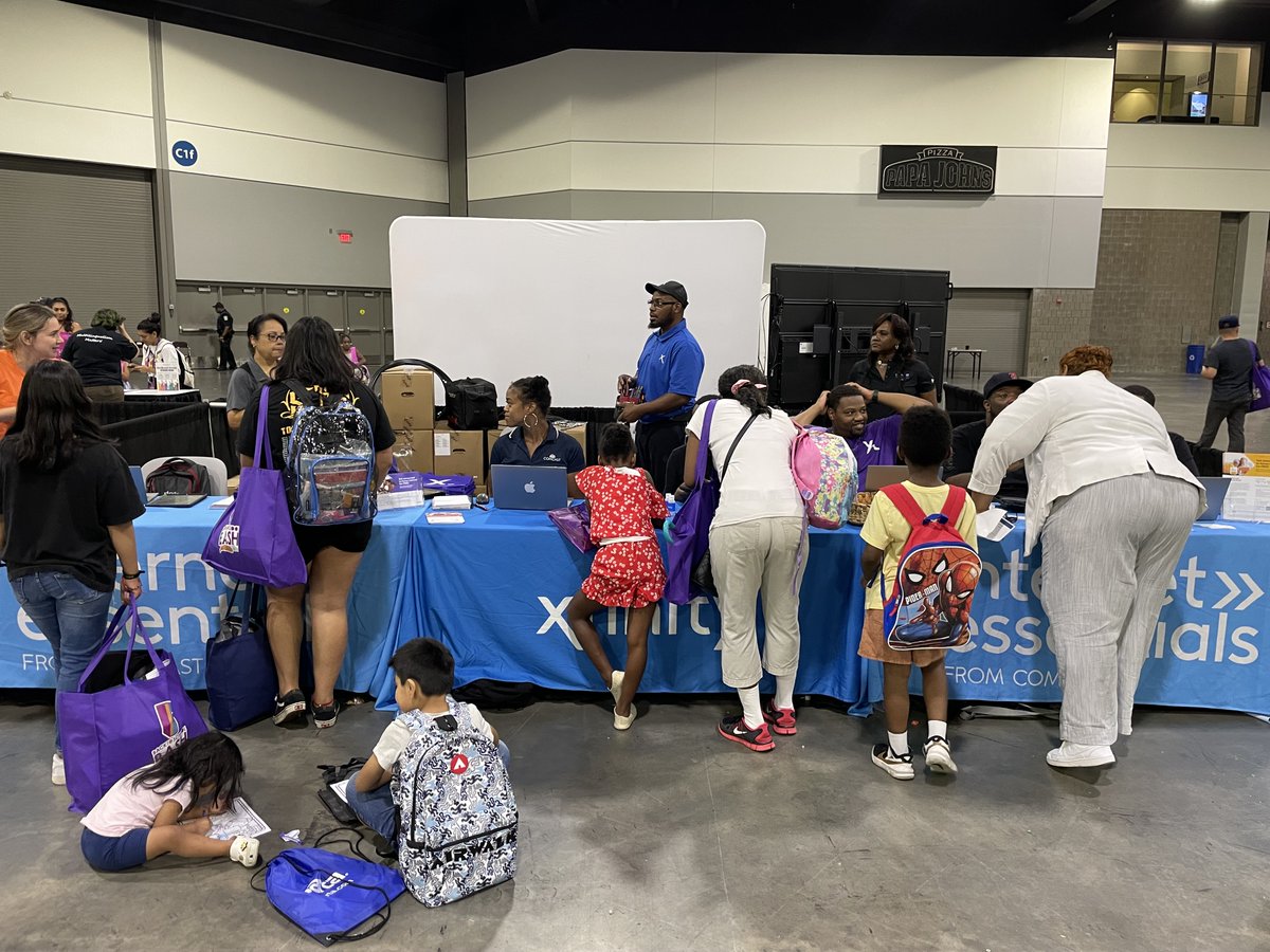 ComcastSouth's tweet image. Comcast was honored to sponsor &amp;amp; support Atlanta Public School's recent Back-to-School Bash at the @GWCC_ATL! At the event, employees shared info on #InternetEssentials (Comcast's low-cost home internet service) &amp;amp; the Affordable Connectivity Program. @apsupdate @andreforatlanta