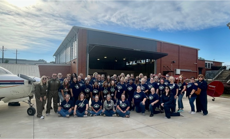 mremustangs's tweet photo. Team Moreland welcomes you all back to the GSCS 2023-2024 school year! Come fly with us! #FirstClassLeaders https://t.co/BDeOYYsWhk