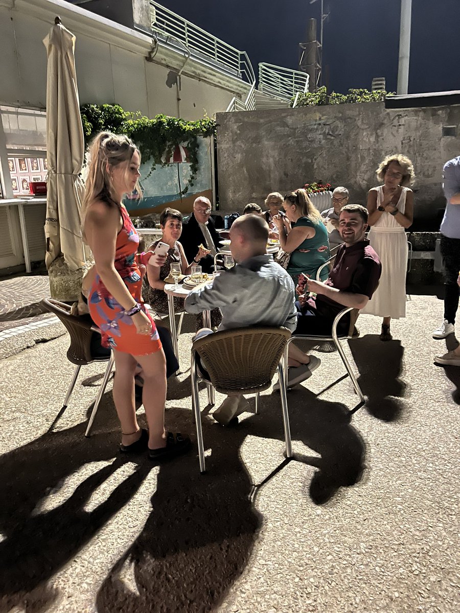 The English-Italian relationship has been pretty epic this trip, but it’s the last night, mum &amp; dad are hosting a bbq and as England won the cricket dad has just put Sweet Caroline on… 👀🤦🏼‍♀️
It’s been fun huns!