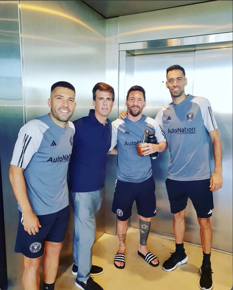 Messi, Busquets and Alba reunited 🦩