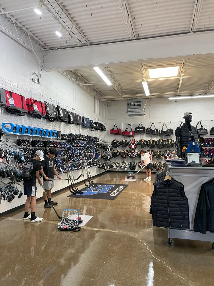 A very special thank you to everyone who stopped out over the weekend for <a href="/BauerHockey/">BAUER Hockey</a> #HypeFest
Don't forget to stop out this Saturday, August 5th, at Jerry's Hockey Carpentersville.
#BauerHockey #ThankYou #SupportLocal #CommunityEvent #Prizes