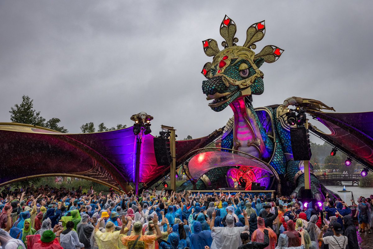dannic's tweet photo. Tomorrowland last night! Huge thanks to everyone partying with me in the pouring rain and @HARDWELL for showing up ending the set with an epic b2b 🫶🏻❤️ https://t.co/bdb8IWgGIk