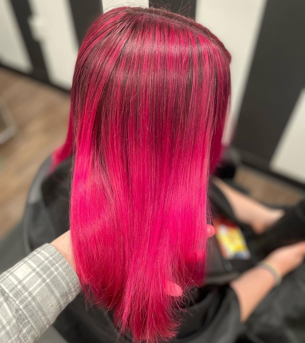 Now that’s  P i n k ! 💖💖 

Credit @amkhair90

#pinkhair #hotpinkhair #fuschia #fuschiahair #pink #megix10 #megix #pureshades #brighthair #magentahair #vividhaircolor #vividhair