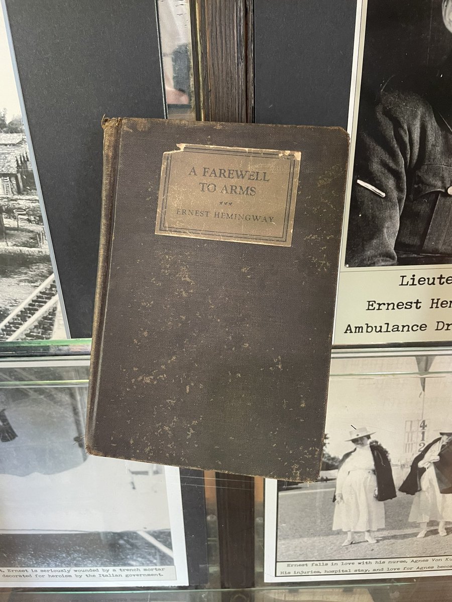 smawson44's tweet photo. Visiting noted FWW vet today. I approve of his selection of literature. #hemingwayhouse @GreatWarGroup https://t.co/hwQqUdYmfx