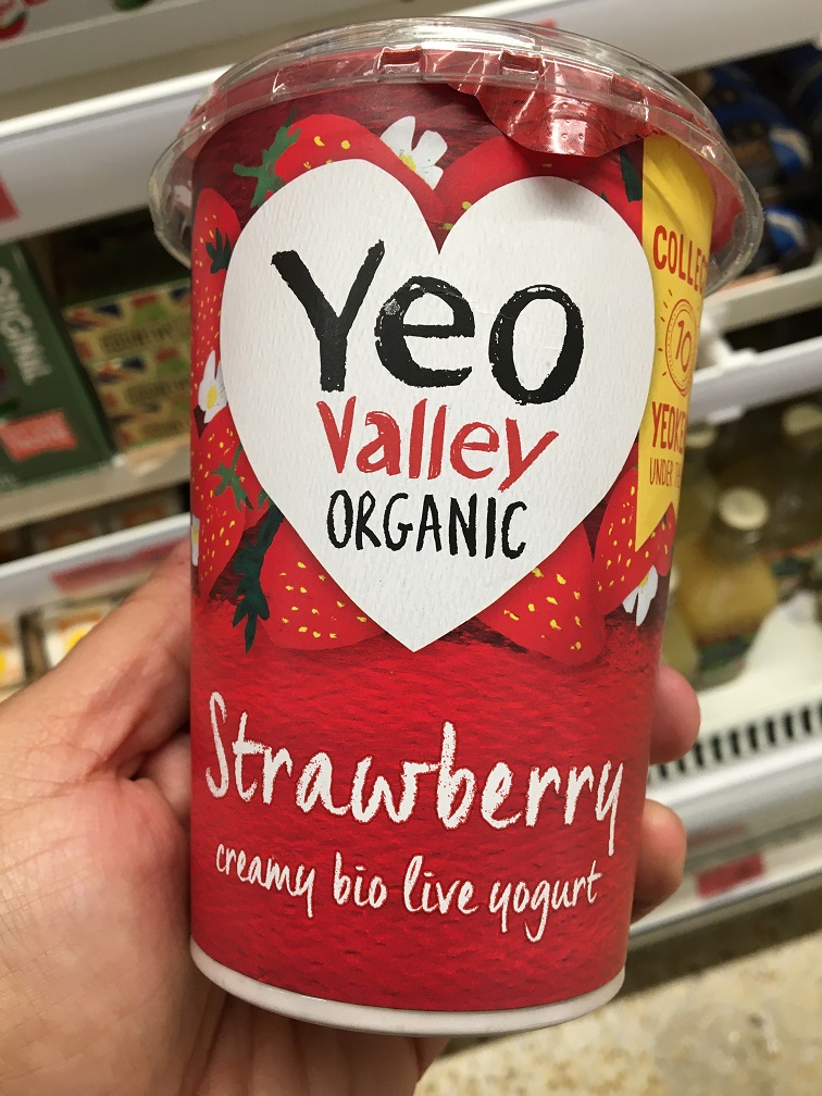 İngiltere'de üretilerek satışa sunulan Yeo Valley Organik Çilekli Yoğurt içeriğinde tam yağlı organik yoğurt bulunuyor. Üründe ayrıca;
%5 organik çilek,
%4,9 organik şeker,
Organik mısır nişastası,
Doğal aroma vericiler ve organik meyve konsantreleri yer alıyor.
@yeovalley