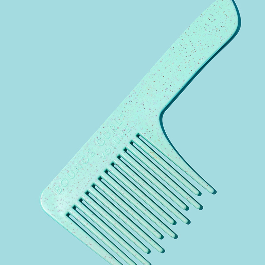 BounceCurl's tweet image. The Bounce Curl Volume Comb is a great tool to increase volume at the root &amp;amp; the body of the hair. We designed this comb with the roots texture in mind so that it can pick up &amp;amp; lift the hair. 
.
.
#bouncecurl #volume #comb #stylingtools