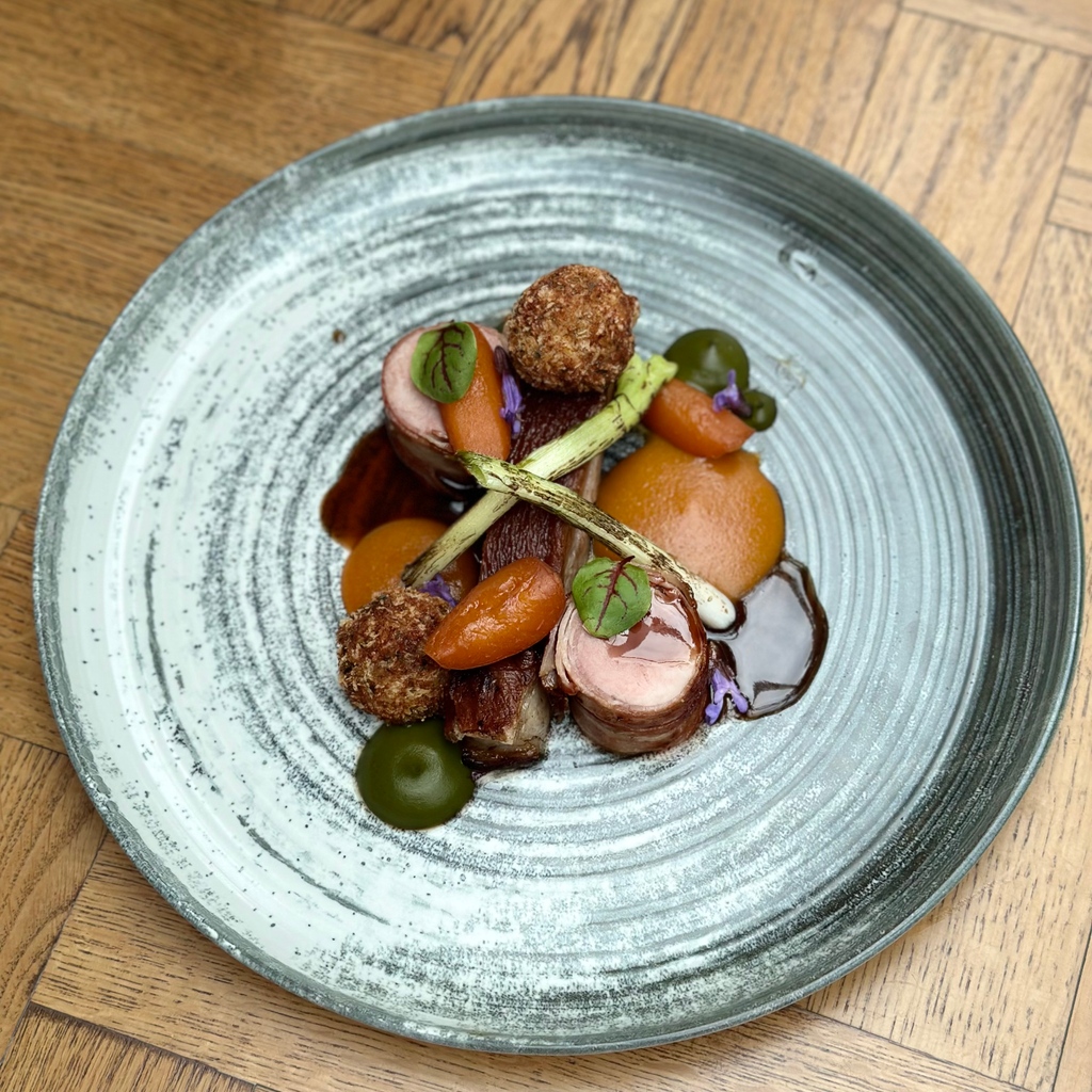 This weekend, the launch of our brand new summer menu has gone down a treat! If you couldn't make it to the party, fret not – you can still get a taste of the excitement by booking your table at peakedgehotel.co.uk/eat/red-lion 

#hungry #delicious #foodies #freshfood