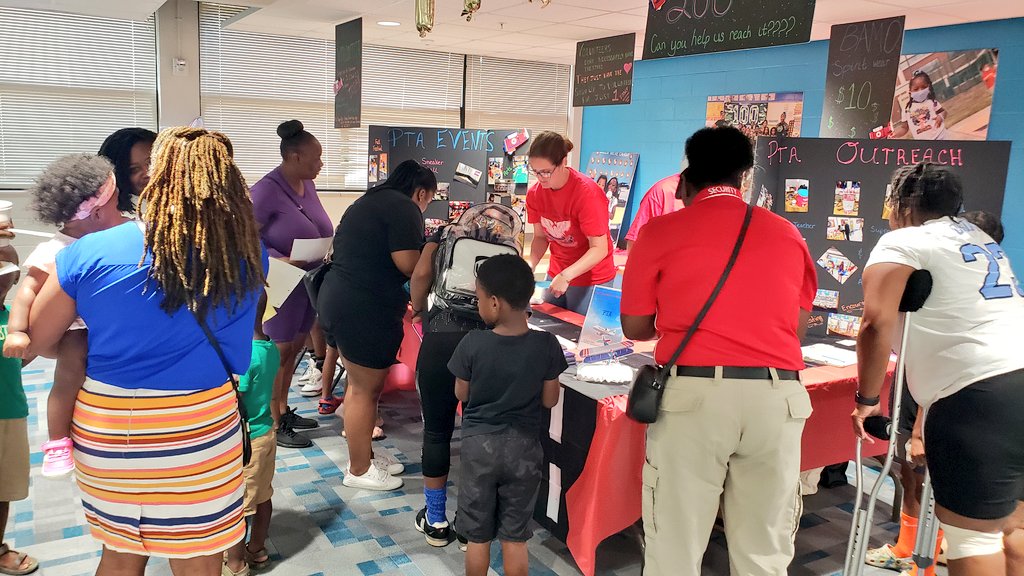 apsBAMOAcademy's tweet photo. #BAMOEagles family gathering information for the school year! @apsupdate @Robinviews @BaMOPTA @MariaAScott24 @supportAVLF #OpenHouse23 https://t.co/dhwcyPzorT