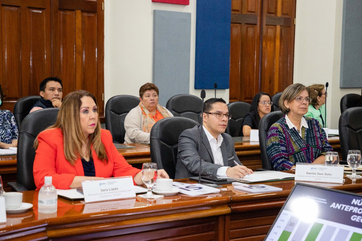 GuilleCastilloR's tweet photo. Sostuvimos Reunión del Consejo de Seguridad Alimentaria y Nutricional #CONASAN.
Se aprobó el Anteproyecto del #Poasan 2024 que identifica y monitorea acciones de 17 Instituciones que trabajan por la SAN.
Y Se conoció la Propuesta de Línea Final de la Gran Cruzada por la Nutrición https://t.co/HQbRG988pV