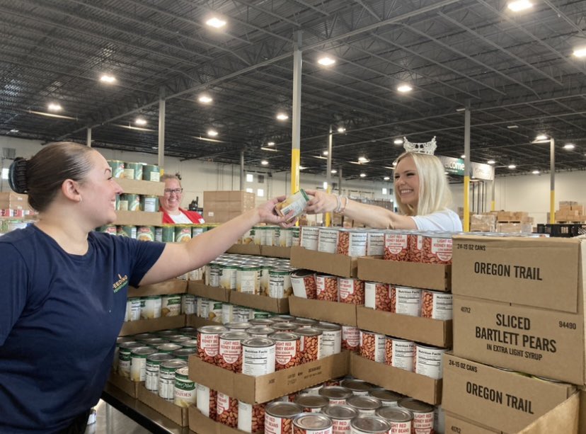 America250_PA's tweet photo. Thank you to all of the #EPIC volunteers who assisted with both @centralpafb and Hanna’s Pantry #DauphinCounty on #PennsylvaniaDay in support of @FeedingPA 

#PADay2023 #PAProud #Volunteer #Impact250PA #EndHunger #EveryCounty #EveryPennsylvanian https://t.co/gNJ251BOId