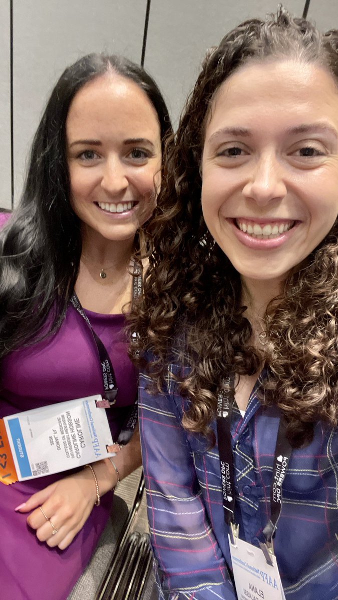DON’T worry if you’re a solo traveler! Even if you come to National Conference without anyone from your school, you won’t be alone. I ran into folks I knew from here on Twitter, a friend from high school who’s also applying this year, and a family friend who is a resident! (2/5)