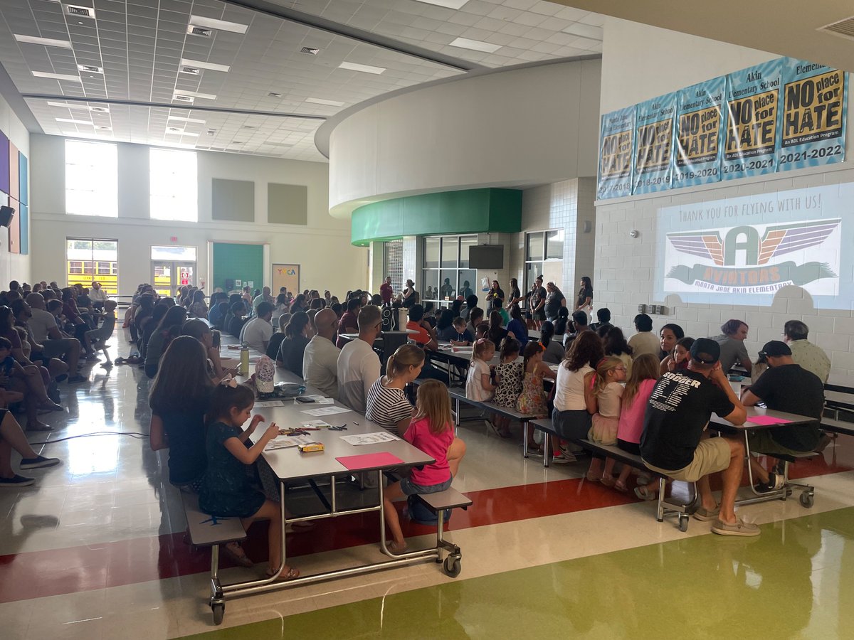 MJAkinElem's tweet photo. Wonderful turnout at our Akin Aviator Kinder camp! We enjoyed welcoming new families to our community! #mjakin @Akin_Principal https://t.co/BKLRyNuzle
