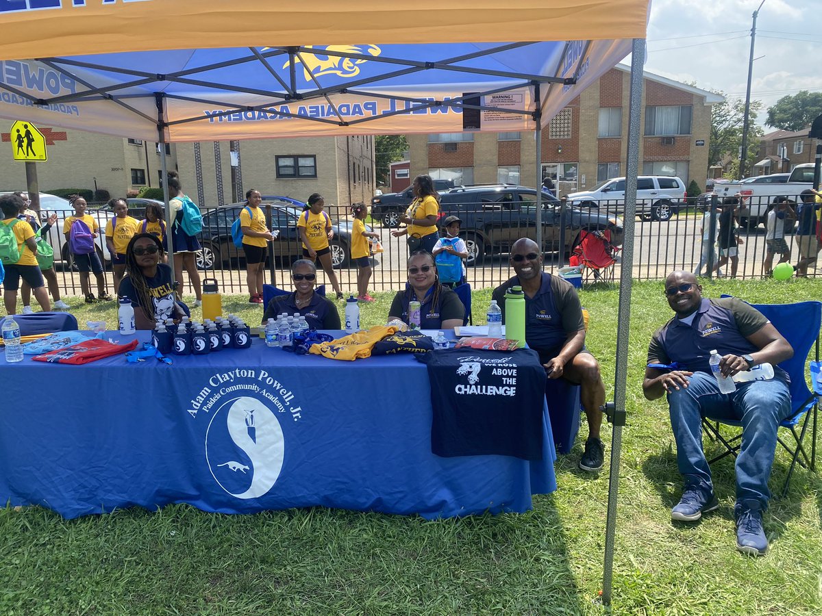 CPSCareerReady's tweet image. Wow! Network 12 &amp;amp; 17 really brought the energy to their #BacktoSchool2023 Bash!!! @myron_hester @tamika_ball1 @CPSCEdoBogdana @ChiPubSchools @cps__face @Fatima_Cooke