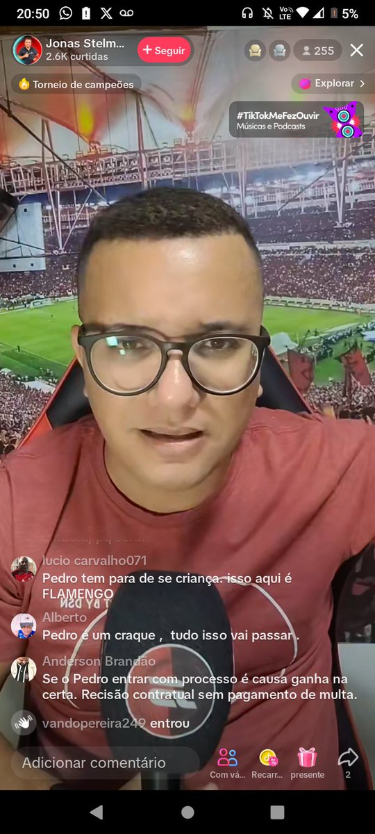 O Rubinho Barrichello das notícias tá até agora descendo a lenha no Pedro, sendo que o cara vai treinar amanhã kkkkkk