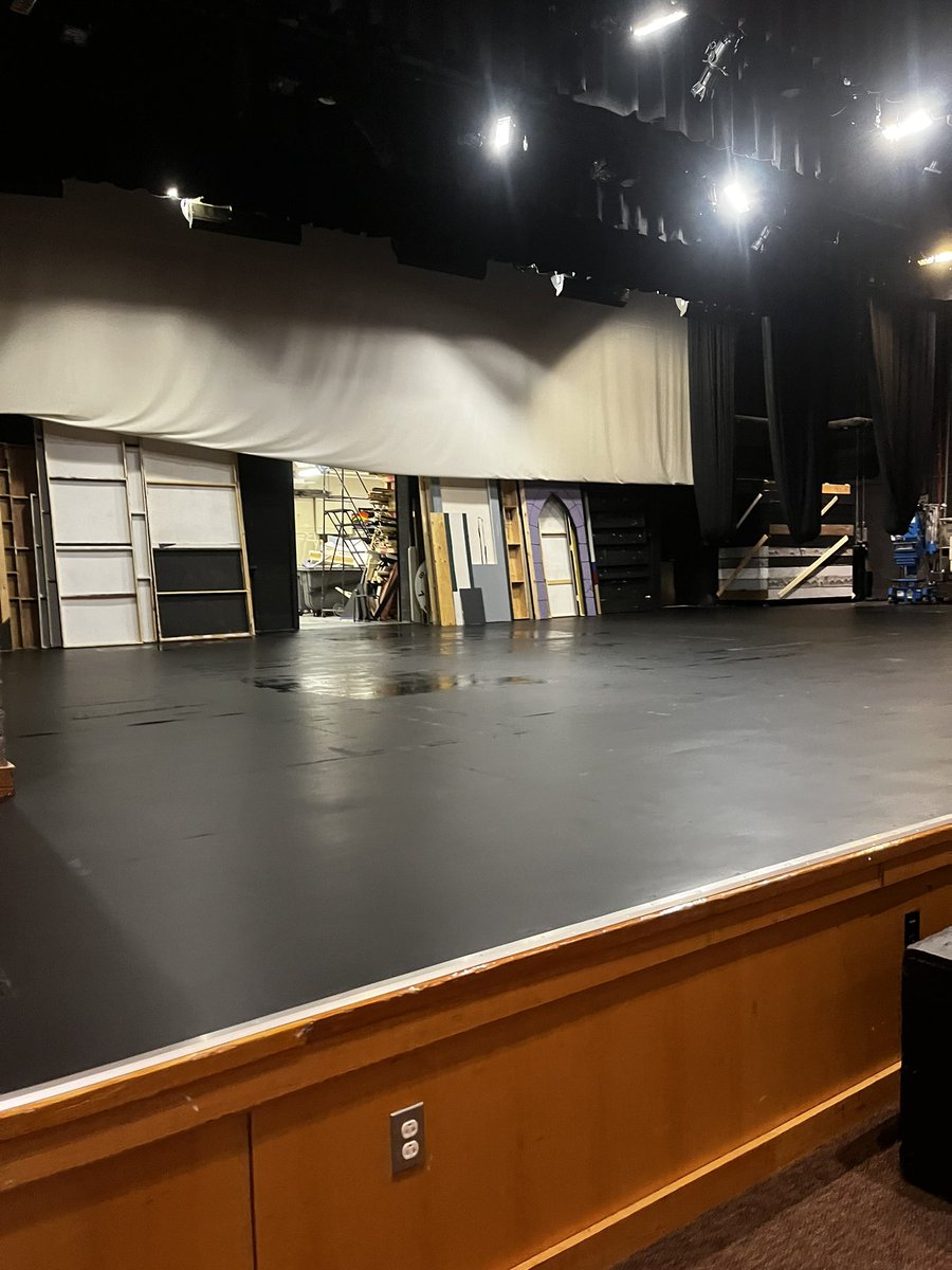 rmhselectrics's tweet photo. getting ready for the start of the 2023-2024 season by painting the stage!! first coat done💪🖌️ https://t.co/20Bh7SnyYP
