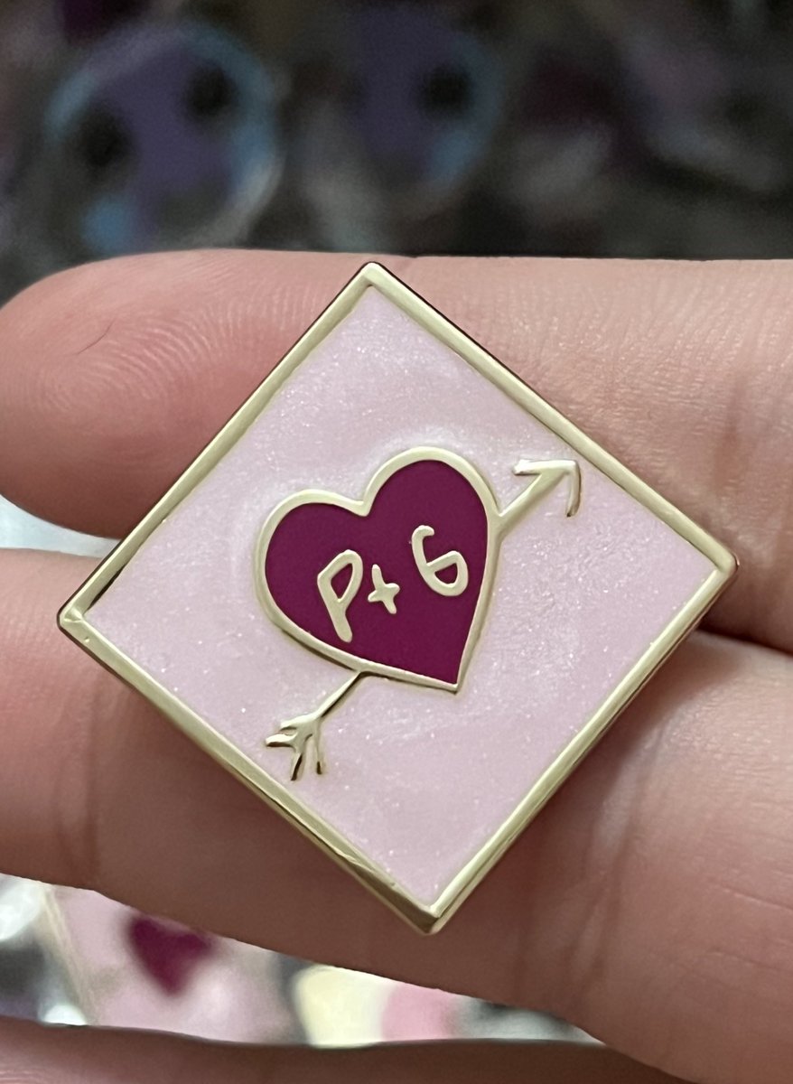 gamoraesque's tweet photo. They’re soooo shimmery, the camera doesn’t do the enamel justice https://t.co/DE0znCxtiU