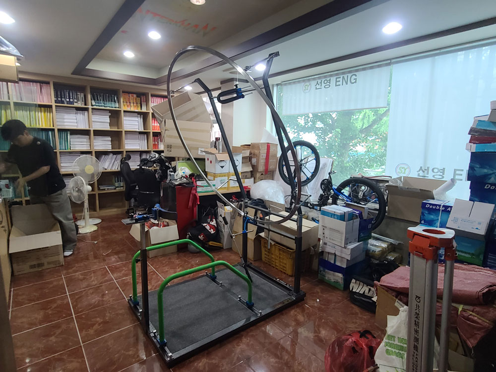 Proswing_Inc's tweet image. 바쁘신 ceo분은 회사 한쪽에 #프로스윙머신을 설치하여 업무보시다가 잠깐씩 시간나면 연습하십니다.
골프는 잠깐씩 자주 연습하는게 더 효과적입니다.
proswing.kr
#골프좌타연습기 #골프연습기구 #골프자세연습도구 #골프궤도연습도구 #드라이버스윙기 #아이언스윙기 #골프바디스윙교정