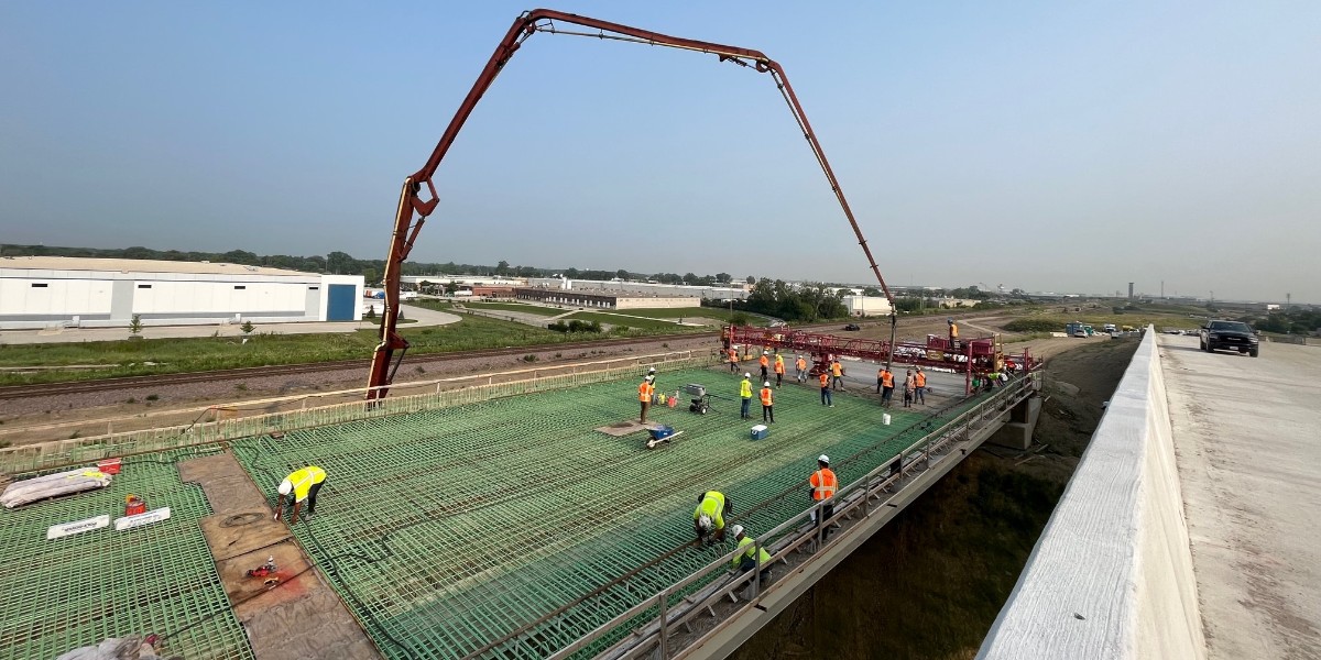 MidAmCarpenters's tweet image. MACRC Carpenters along with our industry contractor partner Jud-Lau continue working on the Tollway Project I-490 Western O’Hare access.  The concrete pour on the section pictured was last week- the culmination of many man hours framing the deck.
#Local54 #WeBuildStrong