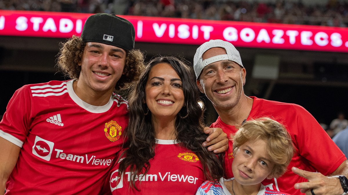 SnapdragonStdm's tweet photo. in our soccer era ✌️ https://t.co/JCMy62d57t