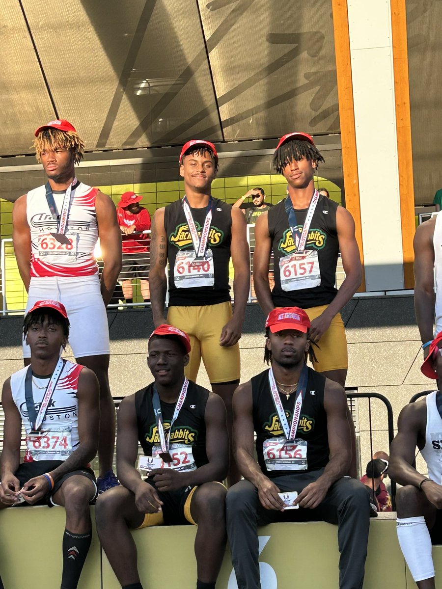 Congratulations to our 17-18 young men 4x100 relay! 6th place USATF All American medalist 🏆💚💛
Great job <a href="/cedric_mills11/">Cedric Mills</a> <a href="/JoSapp06/">Josiah Sapp</a> <a href="/TrentonBronaugh/">Trenton Bronaugh</a> <a href="/PrenticeS05/">Prentice Sanders💚</a>